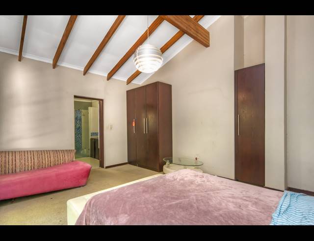 6 BEDROOM HOUSE FOR SALE IN WOODMEAD